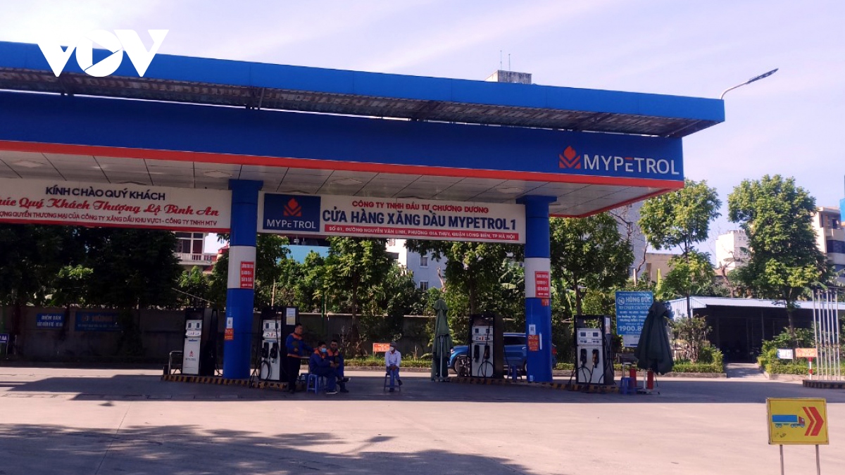 nhieu cua hang xang dau o ha noi nghi ban, moi mat cho hang ve hinh anh 4