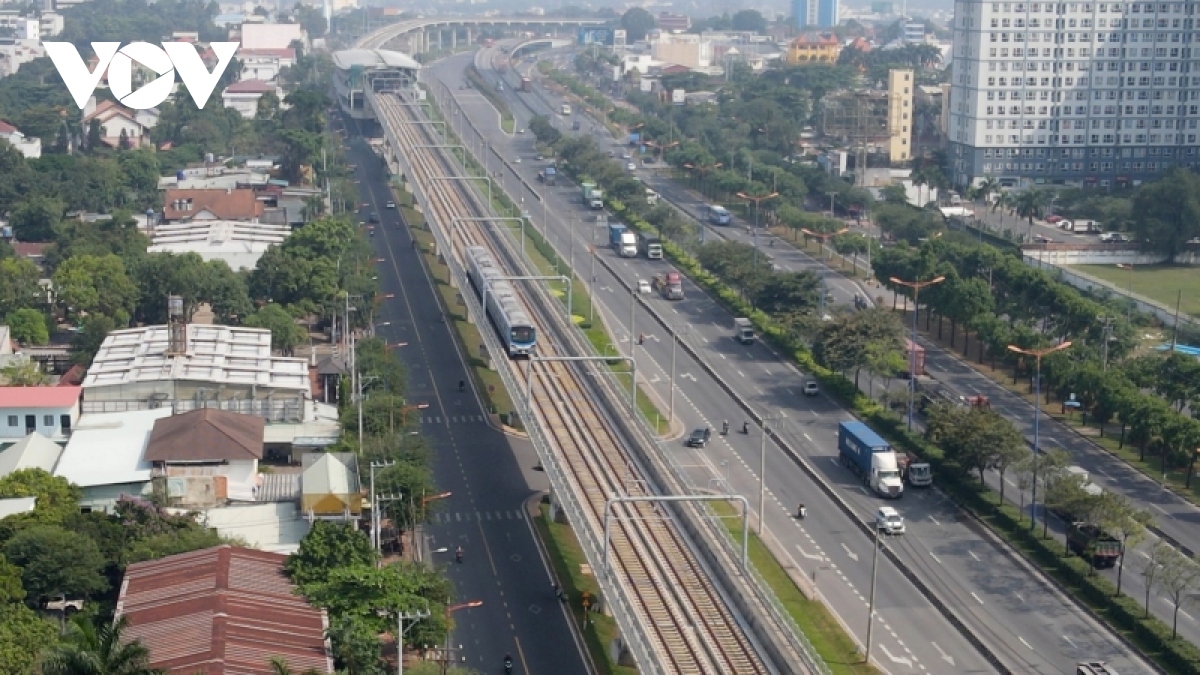 can canh doan tau metro 1 o tp.hcm chay thu nghiem hinh anh 1