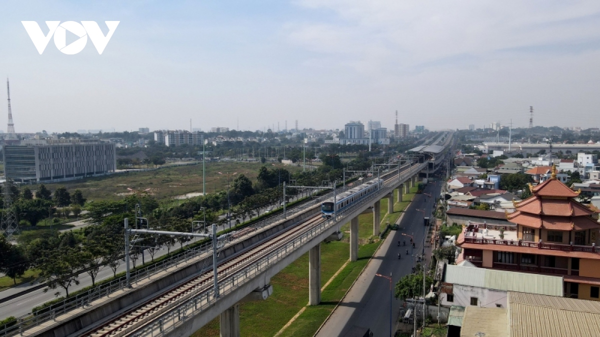 can canh doan tau metro 1 o tp.hcm chay thu nghiem hinh anh 3