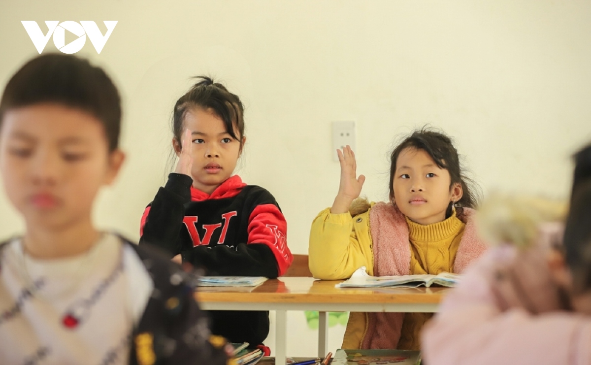 lop hoc don gio giua trung khoi bien troi Dong bac hinh anh 4