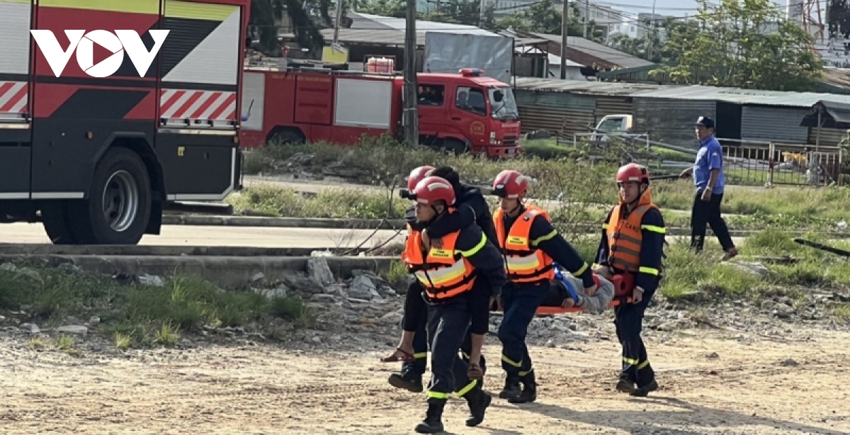 200 nguoi dien tap cuu ho cuu nan duong thuy o Da nang hinh anh 5