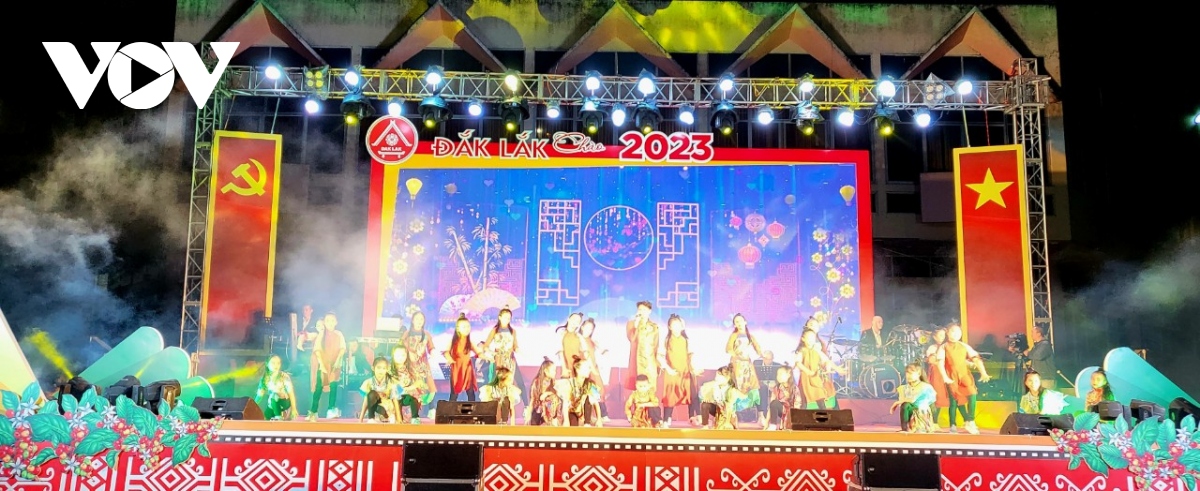 cac dia phuong tren ca nuoc tung bung chao nam moi 2023 hinh anh 1