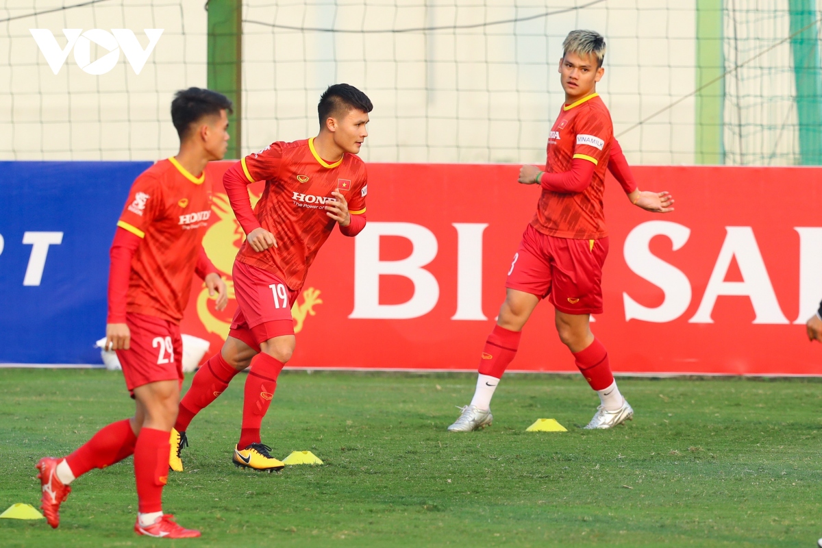 quang hai bat dau tap luyen cung Dt viet nam sau khi tro ve tu chau Au hinh anh 5