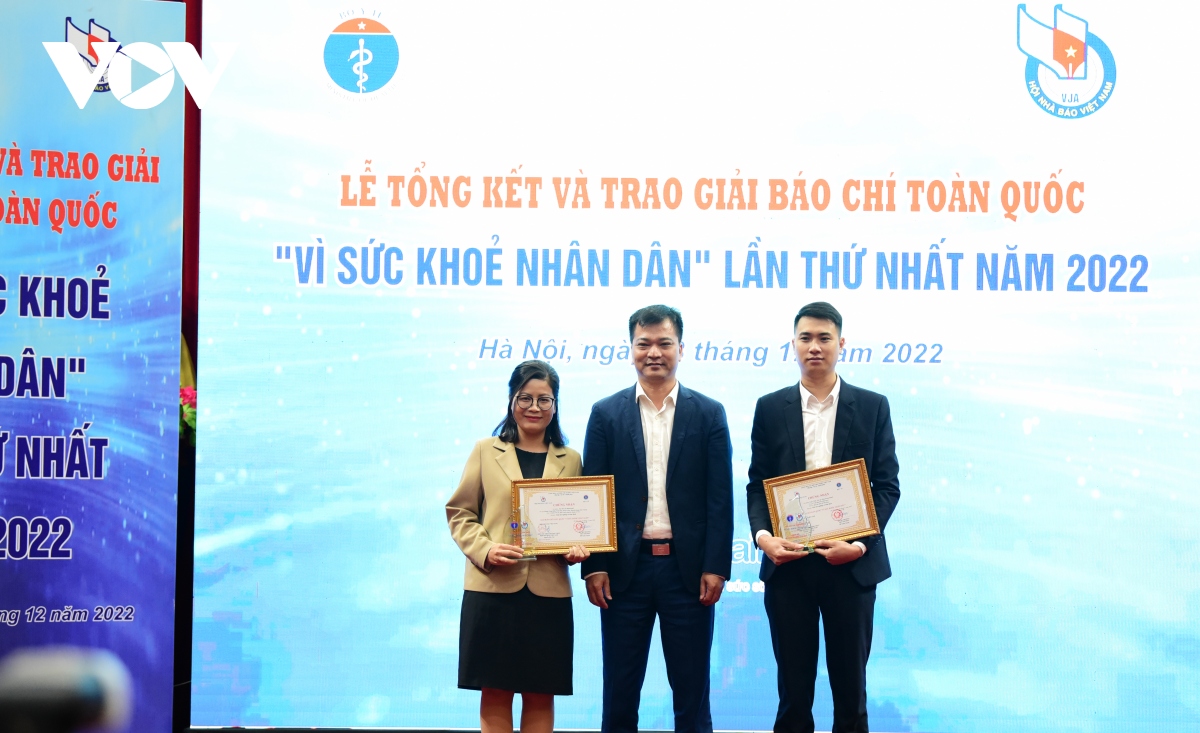 toan canh le trao giai bao chi toan quoc vi suc khoe nhan dan lan thu nhat nam 2022 hinh anh 13