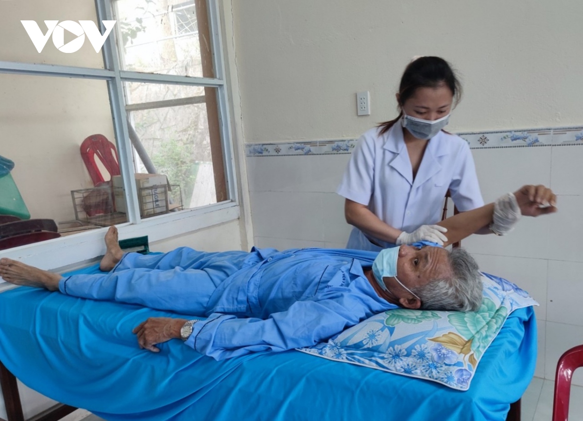 gia lai tìm giải pháp tháo gỡ tình trạng nợ lương, thiếu vật tư của ngành y tế hình ảnh 2 gia lai tim giai phap thao go tinh trang no luong, thieu vat tu cua nganh y te hinh anh 2