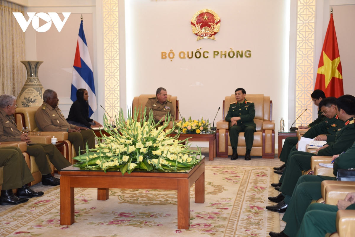 thuc day hop tac quoc phong viet nam-cuba toan dien hon nua hinh anh 1