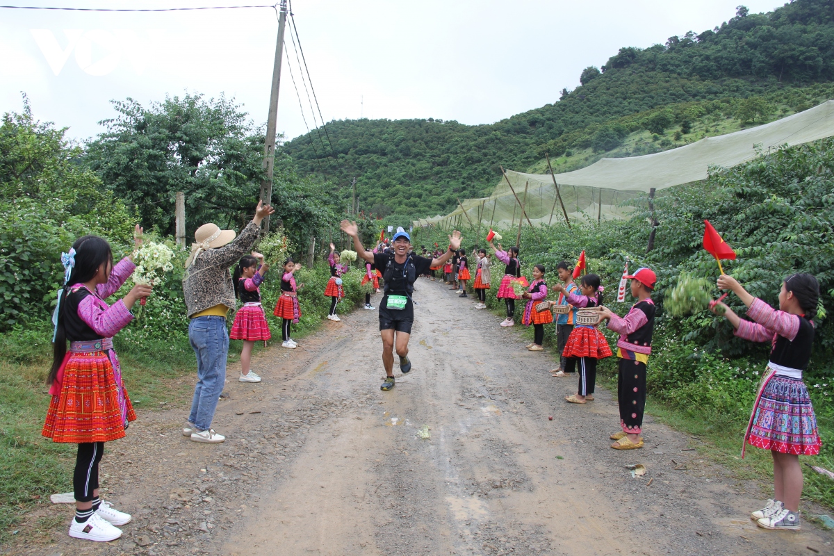 luong khach du lich tang gap 3, son la dat doanh thu hang nghin ty dong hinh anh 2
