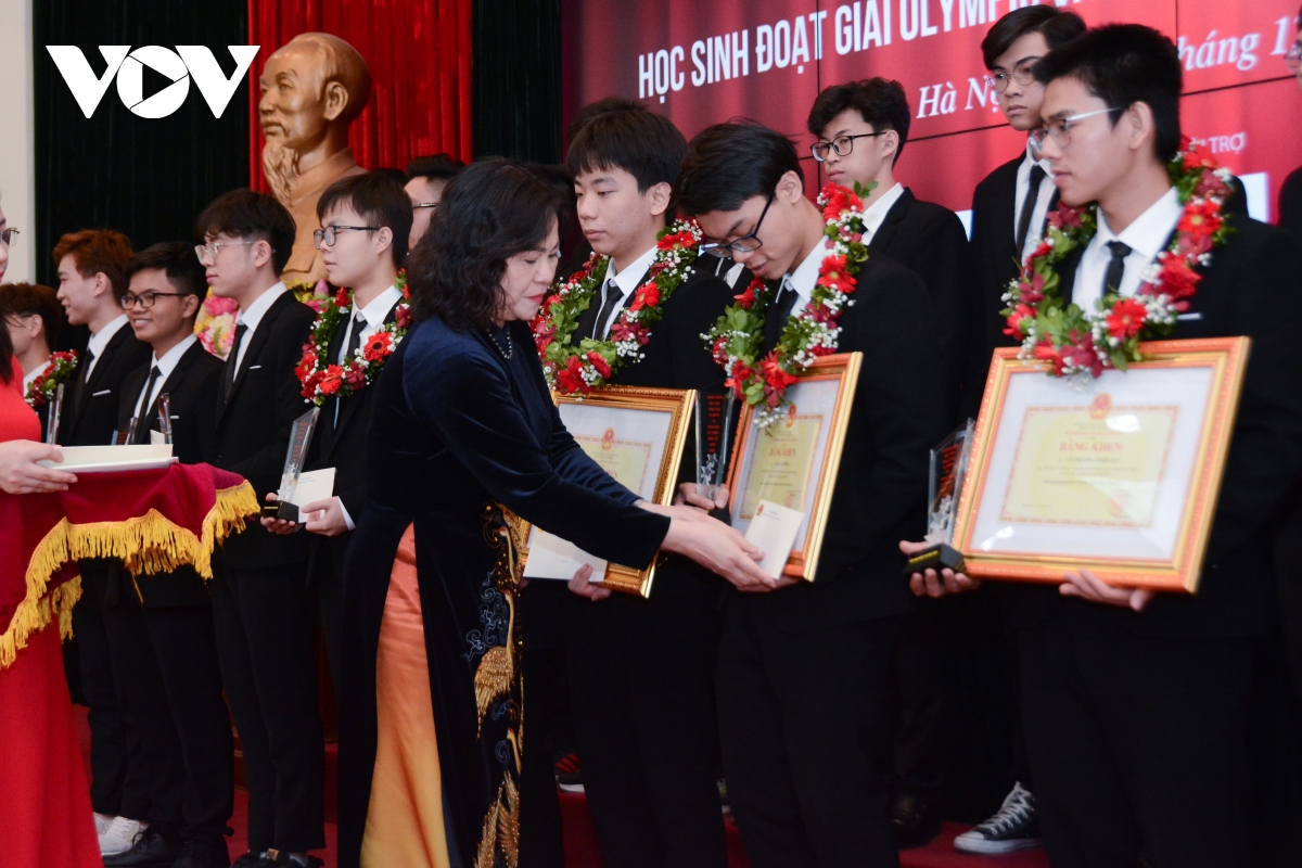 viet nam tiep tuc lot top 10 quoc gia co ket qua cao nhat cac ky thi olympic hinh anh 3