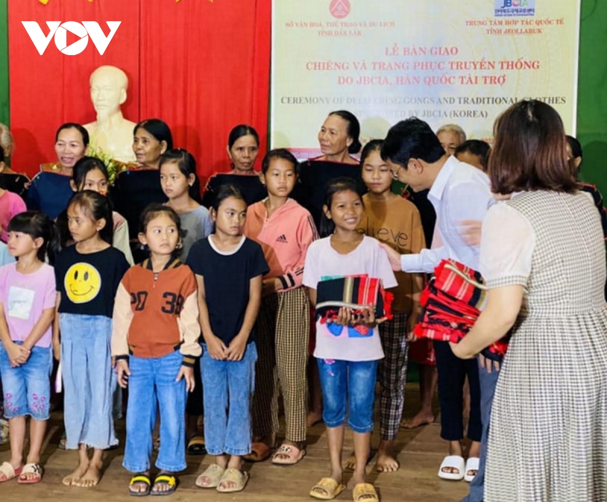 Dak lak tiep nhan them 55.000 usd de bao ton va phat huy van hoa cong chieng hinh anh 1