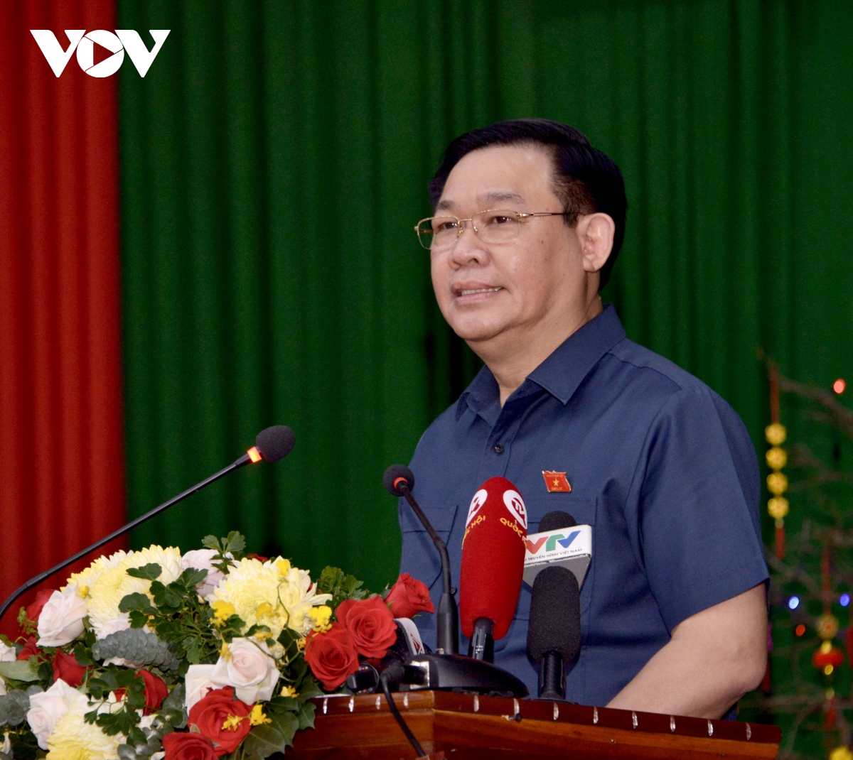 chu tich quoc hoi vuong Dinh hue tham, tang qua tet tai tinh an giang hinh anh 2