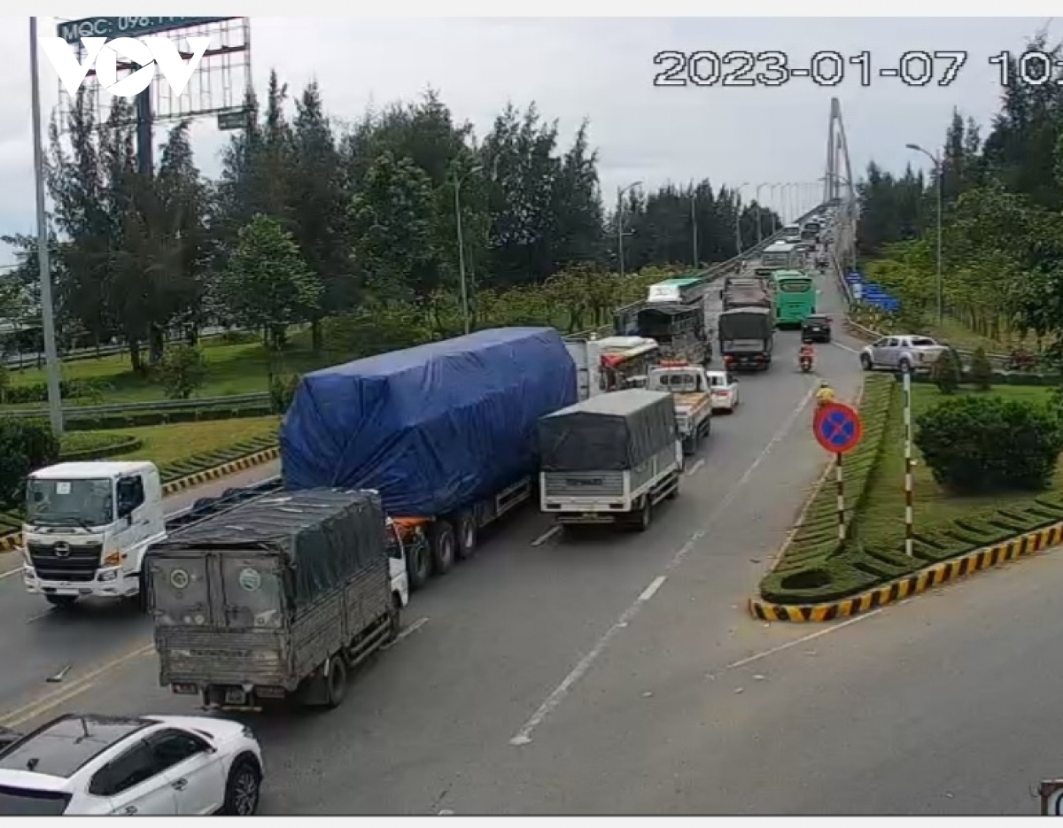 no luc dam bao giao thong an toan, thong suot cua ngo mien tay dip tet co truyen hinh anh 1