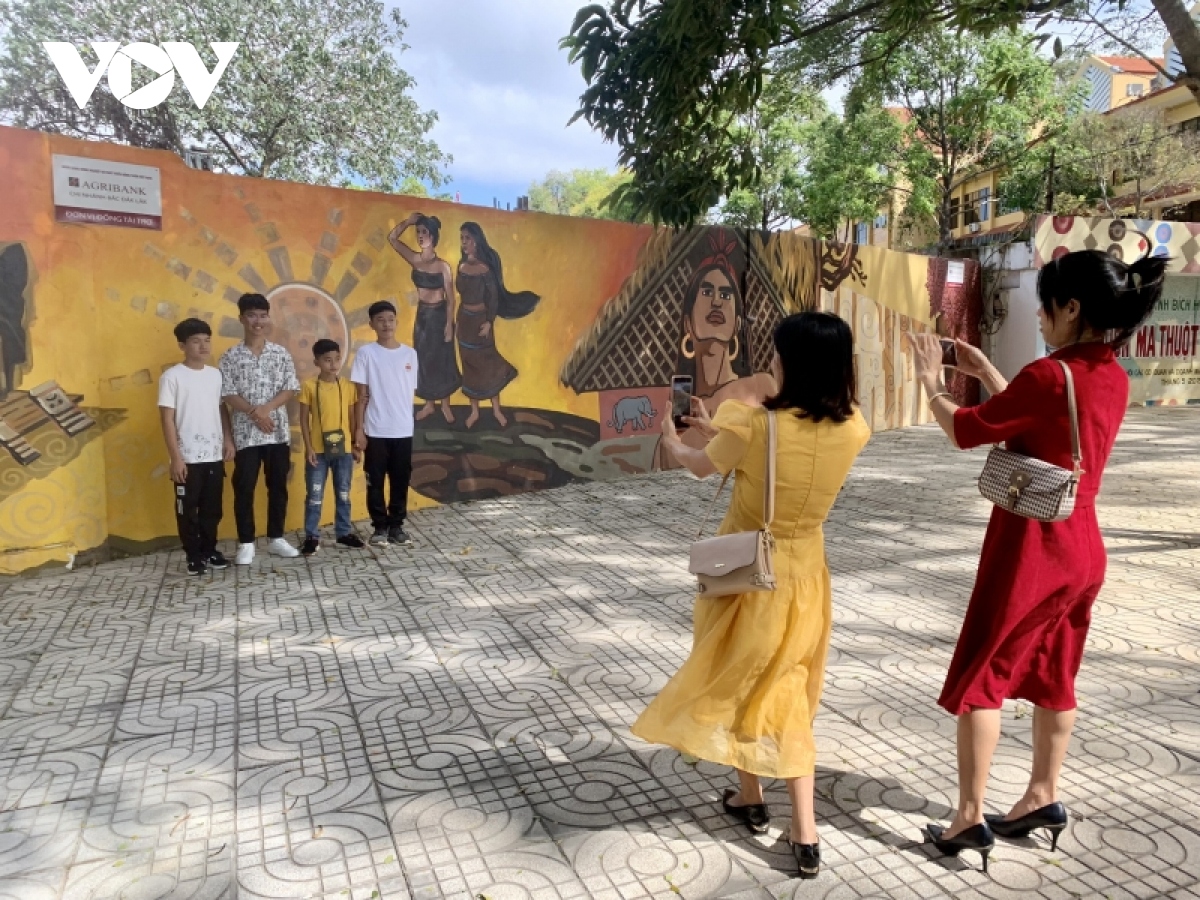 thanh pho buon ma thuot hut khach du xuan hinh anh 1