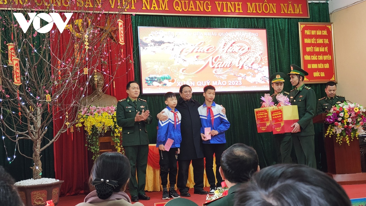 thu tuong pham minh chinh chuc tet dong bao, chien si tinh cao bang hinh anh 5