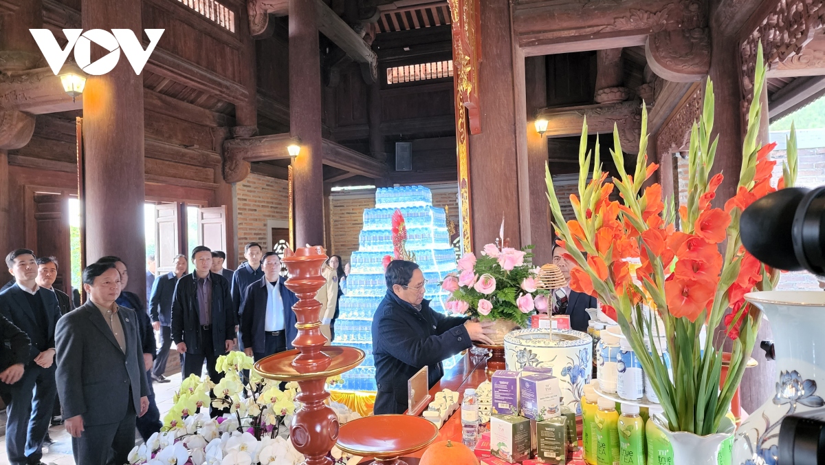 thu tuong pham minh chinh dang huong tuong niem bac ho tai nghe an hinh anh 4