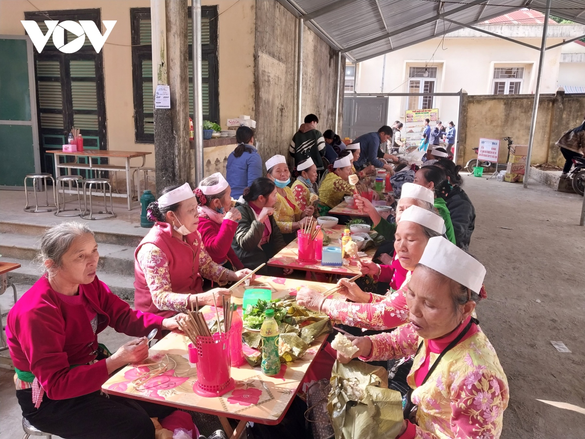 Doc dao le hoi khai ha hinh anh 4