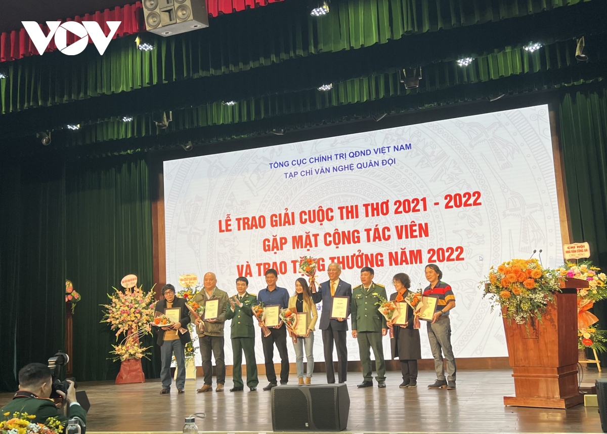 le trao giai cuoc thi tho 2021-2022 tho la van ban cua tam hon hinh anh 1