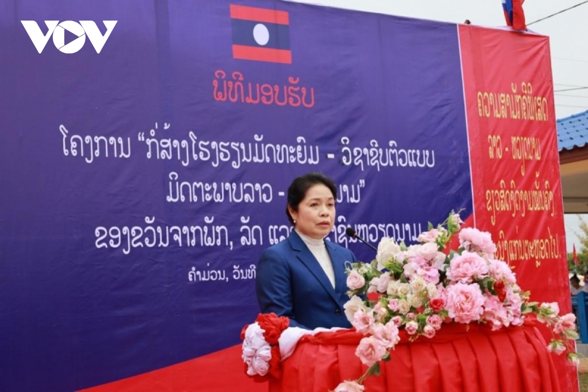 ban giao truong thpt, day nghe kieu mau huu nghi lao-viet nam hinh anh 2