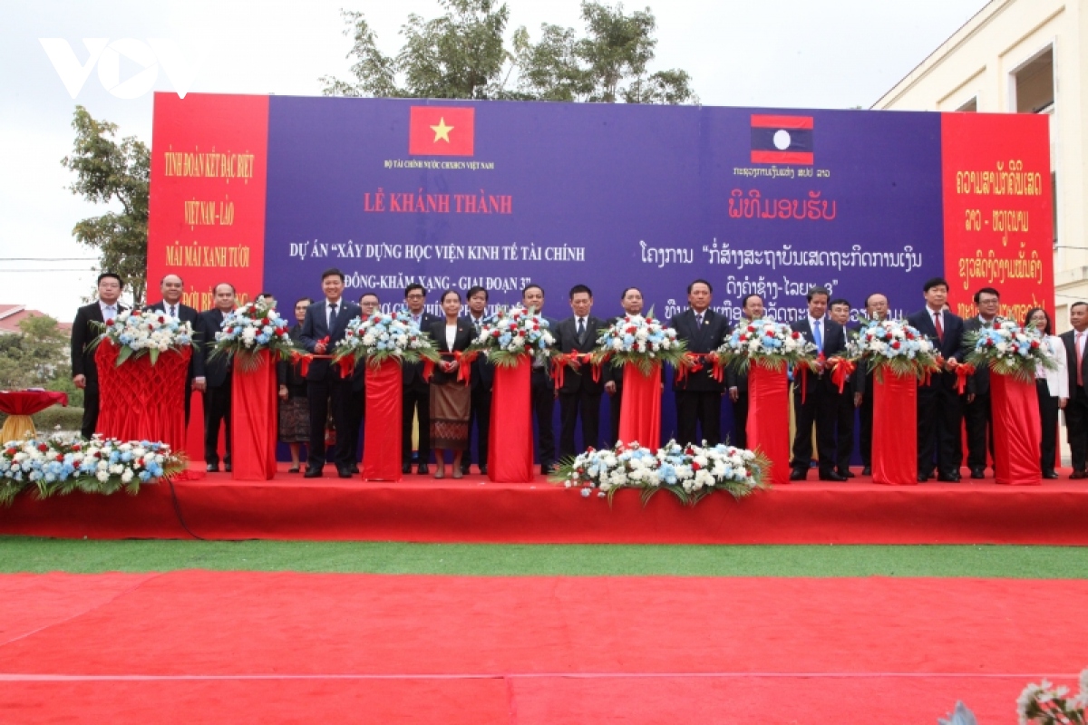 khanh thanh giai doan 3 hoc vien kinh te-tai chinh Dong kham xang, lao hinh anh 2