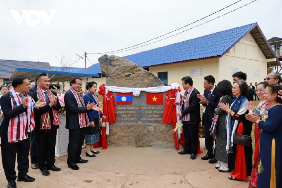 ban giao truong thpt, day nghe kieu mau huu nghi lao-viet nam hinh anh 3