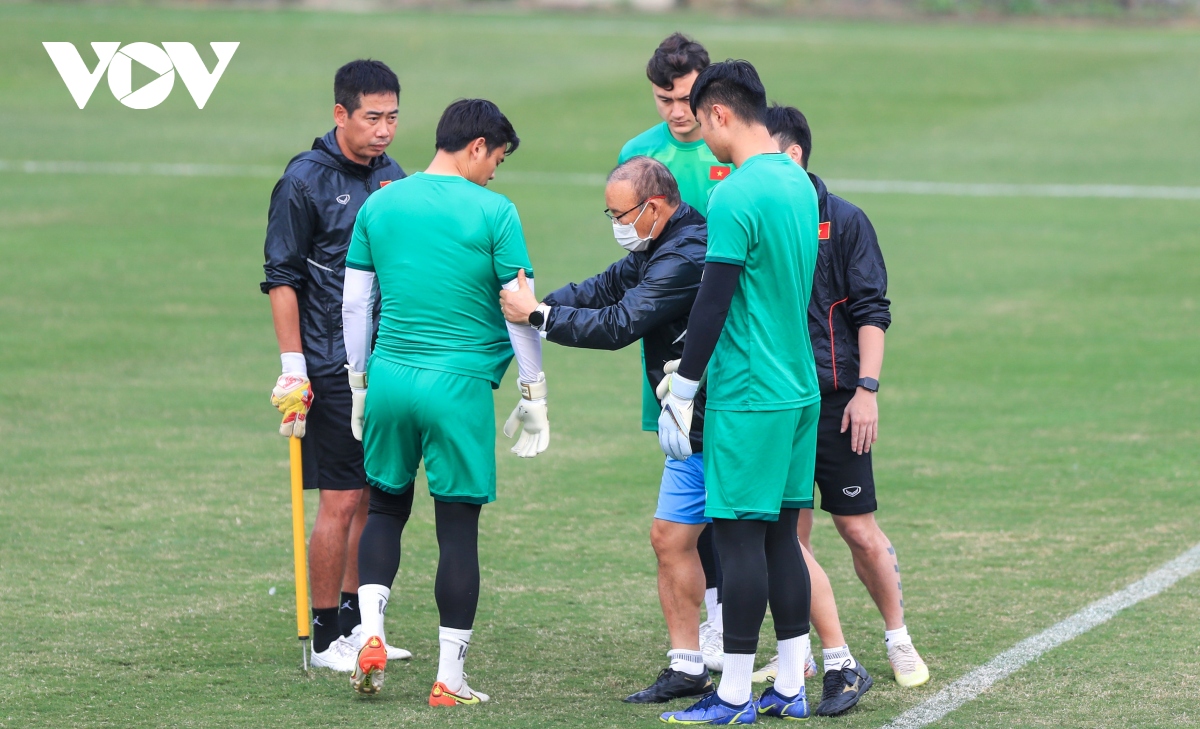 quang hai va que ngoc hai khien co dong vien viet nam lo lang hinh anh 5