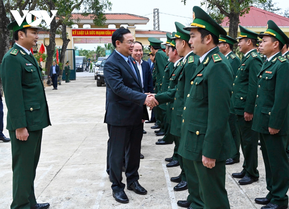 chu tich quoc hoi vuong Dinh hue tham Don bien phong nhat le hinh anh 1