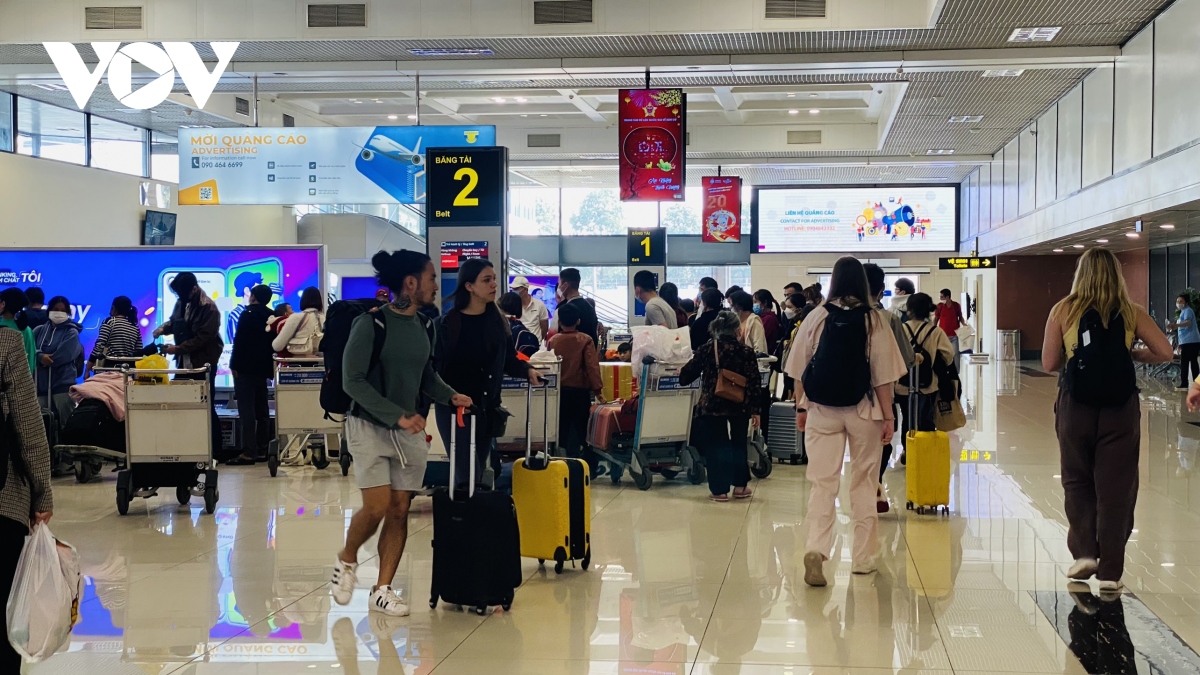 noi bai, tan son nhat don luong khach cao ky luc nhung ngay tet quy mao 2023 hinh anh 1