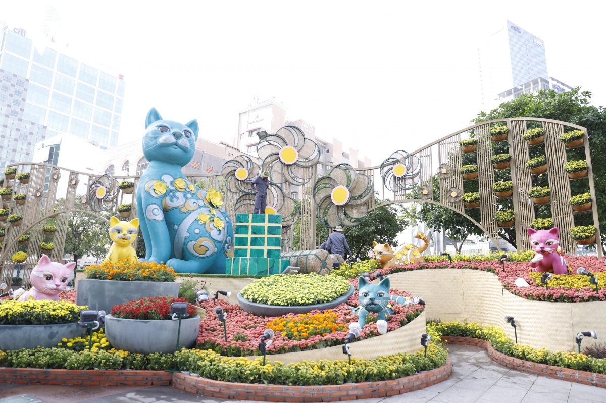 Duong hoa nguyen hue tet quy mao 2023 chuan bi don khach du xuan hinh anh 1