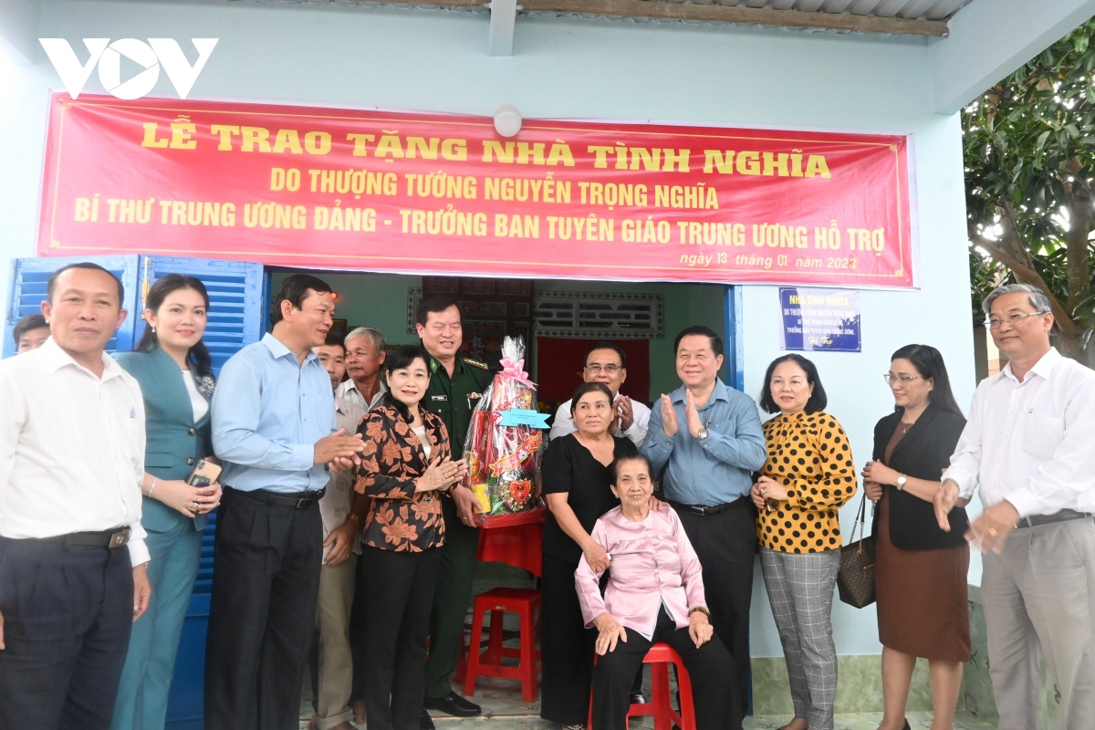 lanh dao Dang, nha nuoc tham, chuc tet gia dinh chinh sach, cong nhan lao dong hinh anh 12