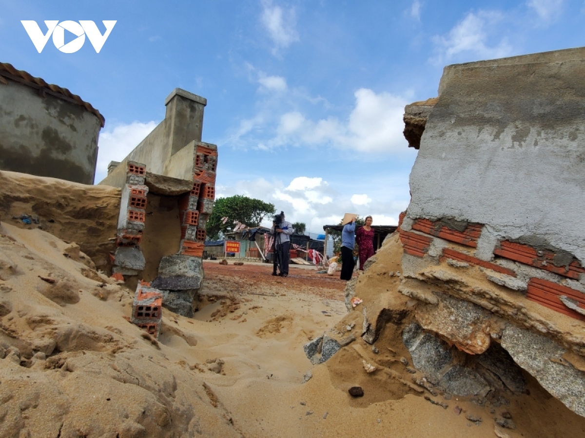 binh Dinh khan truong tai dinh cu nguoi dan vung sat lo bo bien hinh anh 1