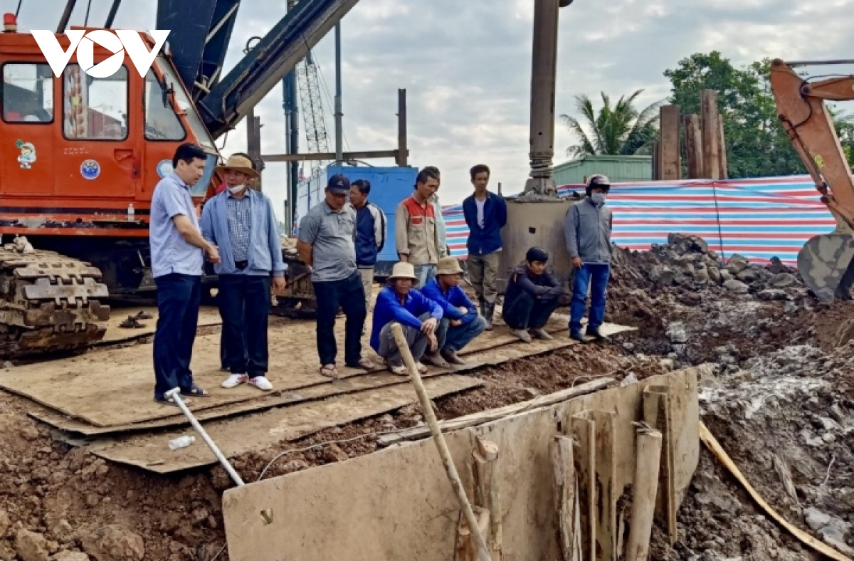 hy vong phep mau xay ra voi be trai lot xuong tru be tong rong, sau 35m hinh anh 1