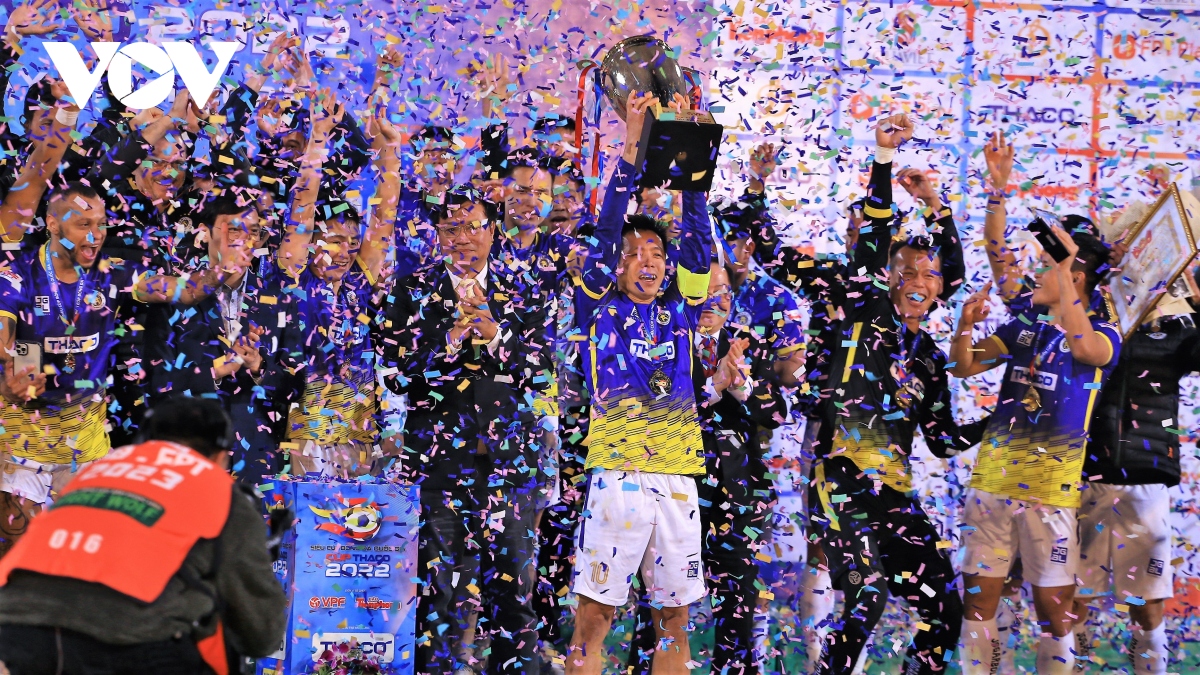 dan sao ha noi fc nhi nhanh an mung chuc vo dich sieu cup quoc gia 2022 hinh anh 1