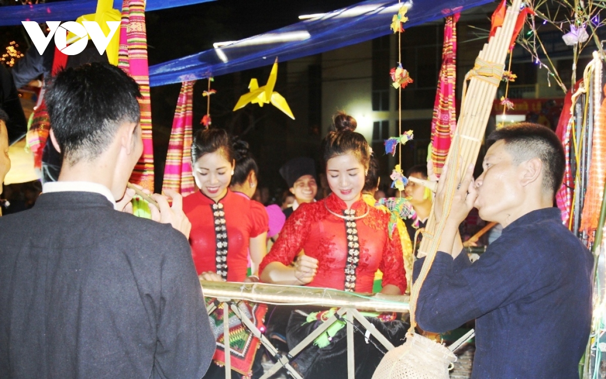 khen be - nhac cu ket noi tinh yeu hinh anh 2