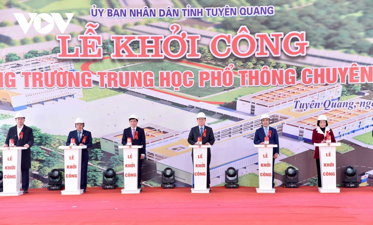 chu tich quoc hoi nguoi trong rung phai song duoc tu rung va giau len tu rung hinh anh 5