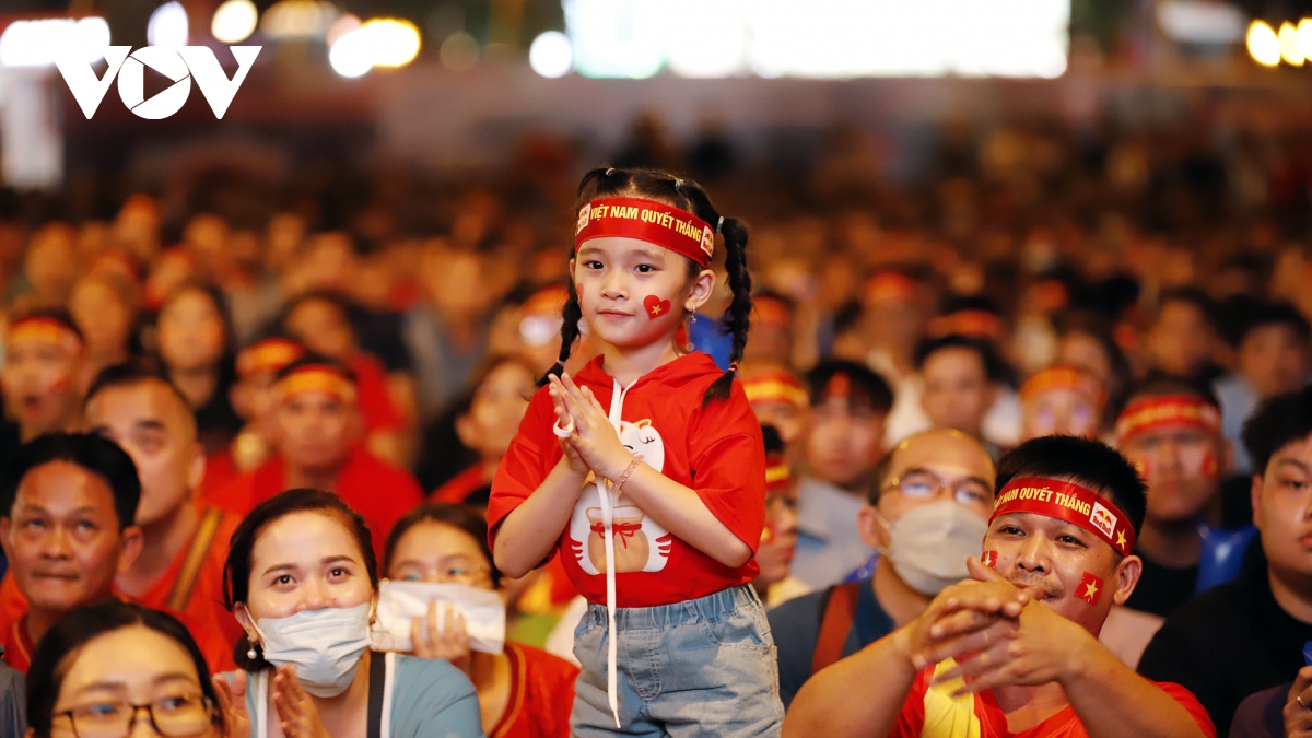 co dong vien tp.hcm tin tuong viet nam se vuot kho, vo dich aff cup 2022 hinh anh 4