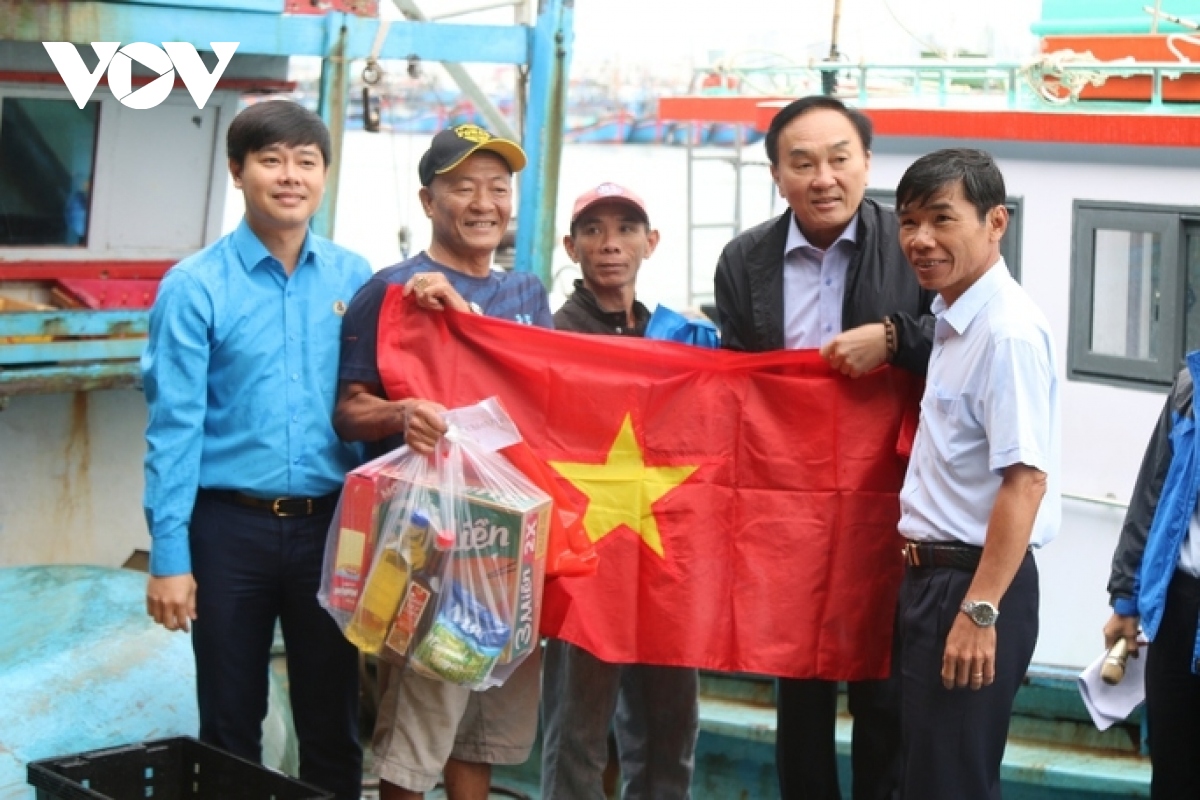 ngu dan khanh hoa tat bat chuyen bien cuoi nam hinh anh 3