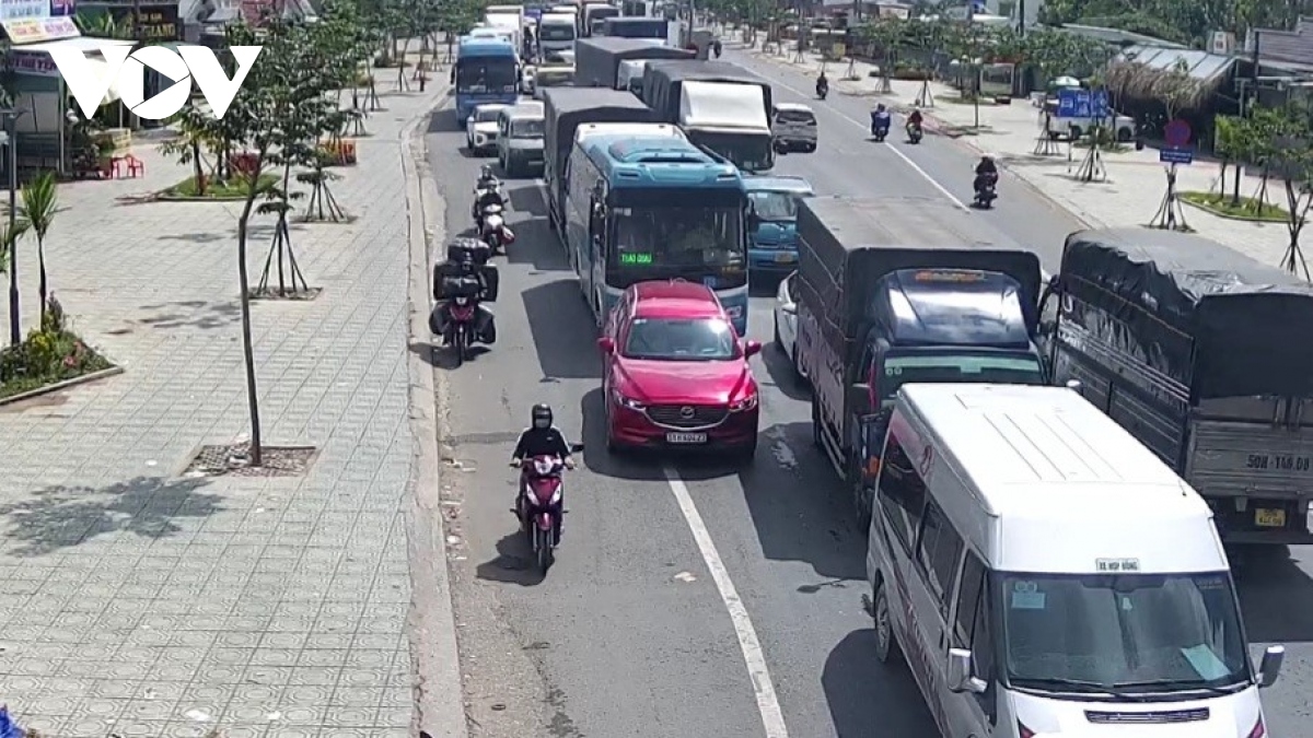 tien giang, ben tre tiep tuc ket xe keo dai khu vuc cau rach mieu hinh anh 2