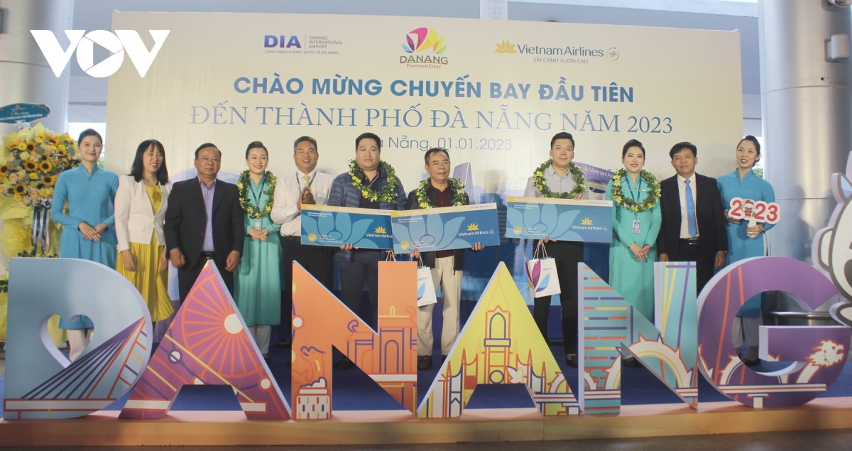 Da nang Don 167 hanh khach quoc te dau tien trong nam moi 2023 hinh anh 1