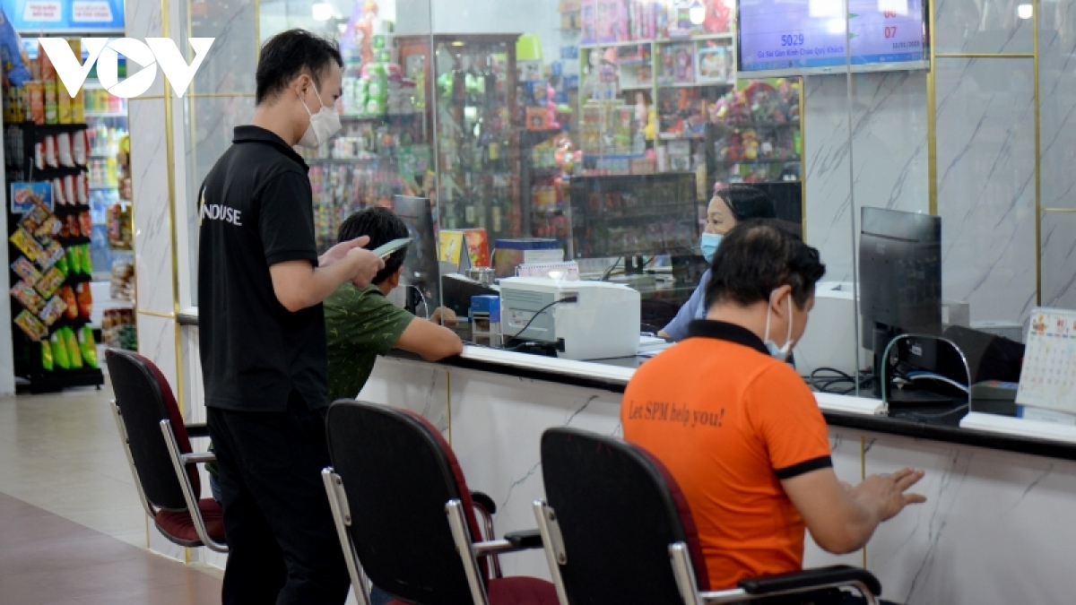 ga sai gon vao cao diem, nhieu hanh khach den truoc gio tau chay hai tieng hinh anh 5