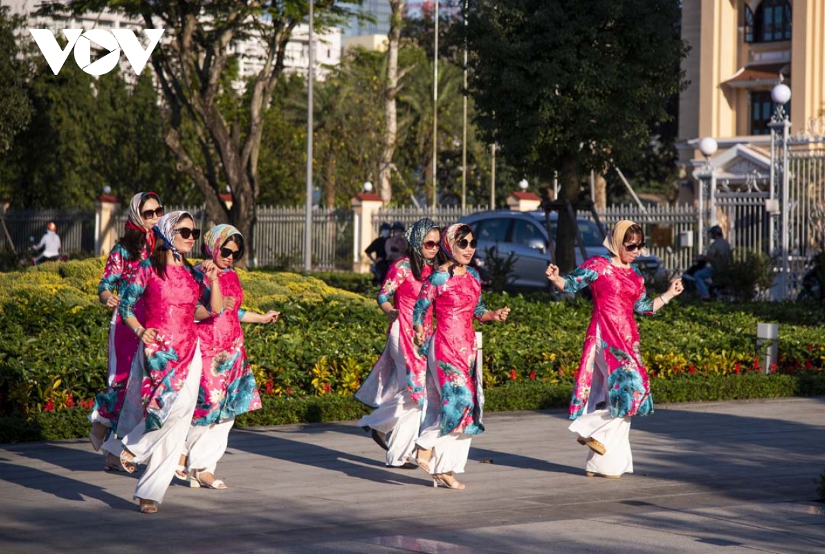 to diem xuan ben dong song huong hinh anh 10