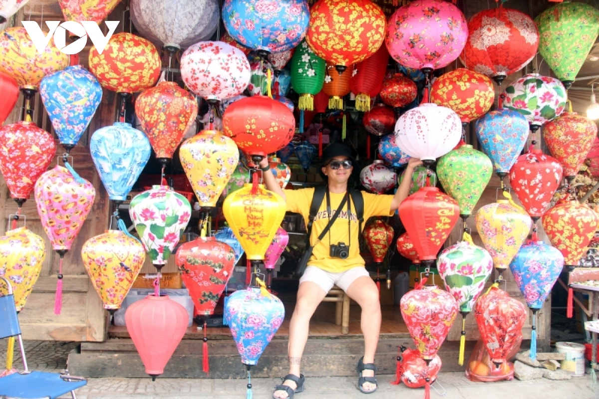 pho co hoi an moi ngay don hon 40.000 luot khach du xuan hinh anh 10