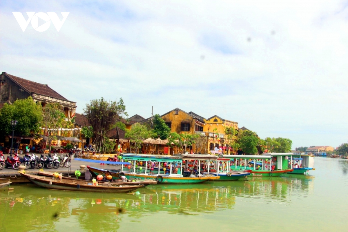 pho co hoi an moi ngay don hon 40.000 luot khach du xuan hinh anh 7