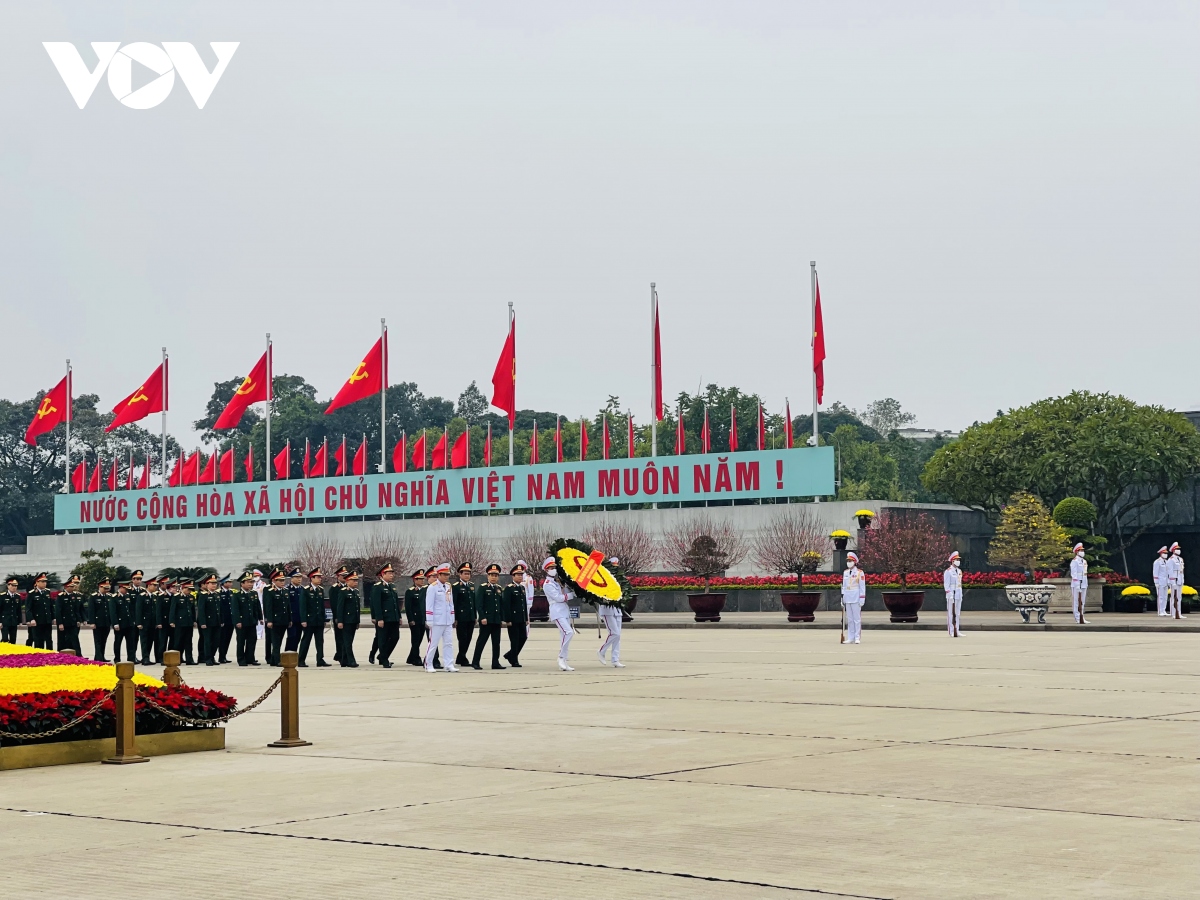 lanh dao Dang, nha nuoc vao lang vieng chu tich ho chi minh hinh anh 3