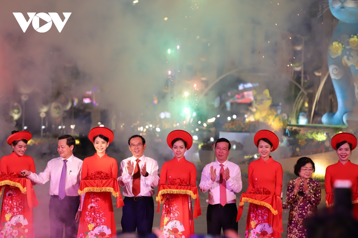 tp.hcm khai mac Duong hoa nguyen hue tet quy mao 2023 hinh anh 1