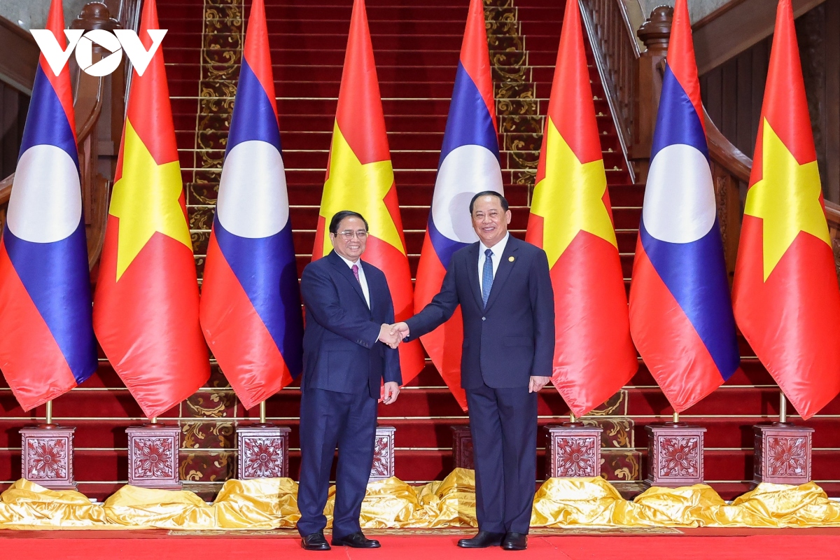 thu tuong viet nam va lao hoi dam, chung kien le ky ket 10 van kien hop tac hinh anh 1