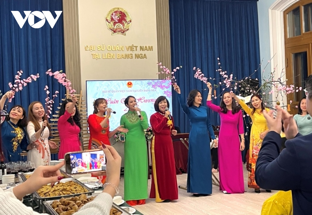 Dai su quan viet nam tai nga to chuc don xuan 2023 hinh anh 2