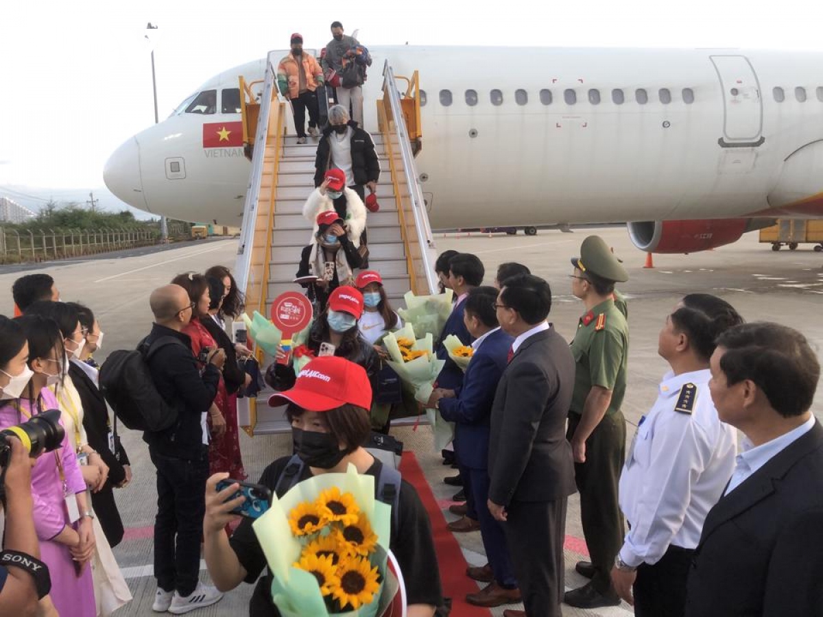 Don du khach trung quoc tro lai, khanh hoa no luc dam bao an toan phong chong dich hinh anh 3