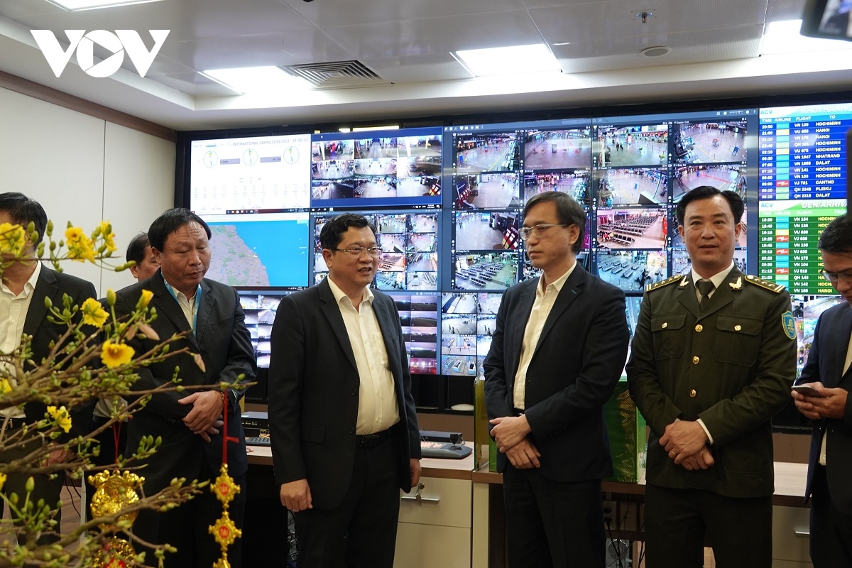 ngay va dem 30 tet, cang hang khong Da nang don, tien 248 chuyen bay hinh anh 1