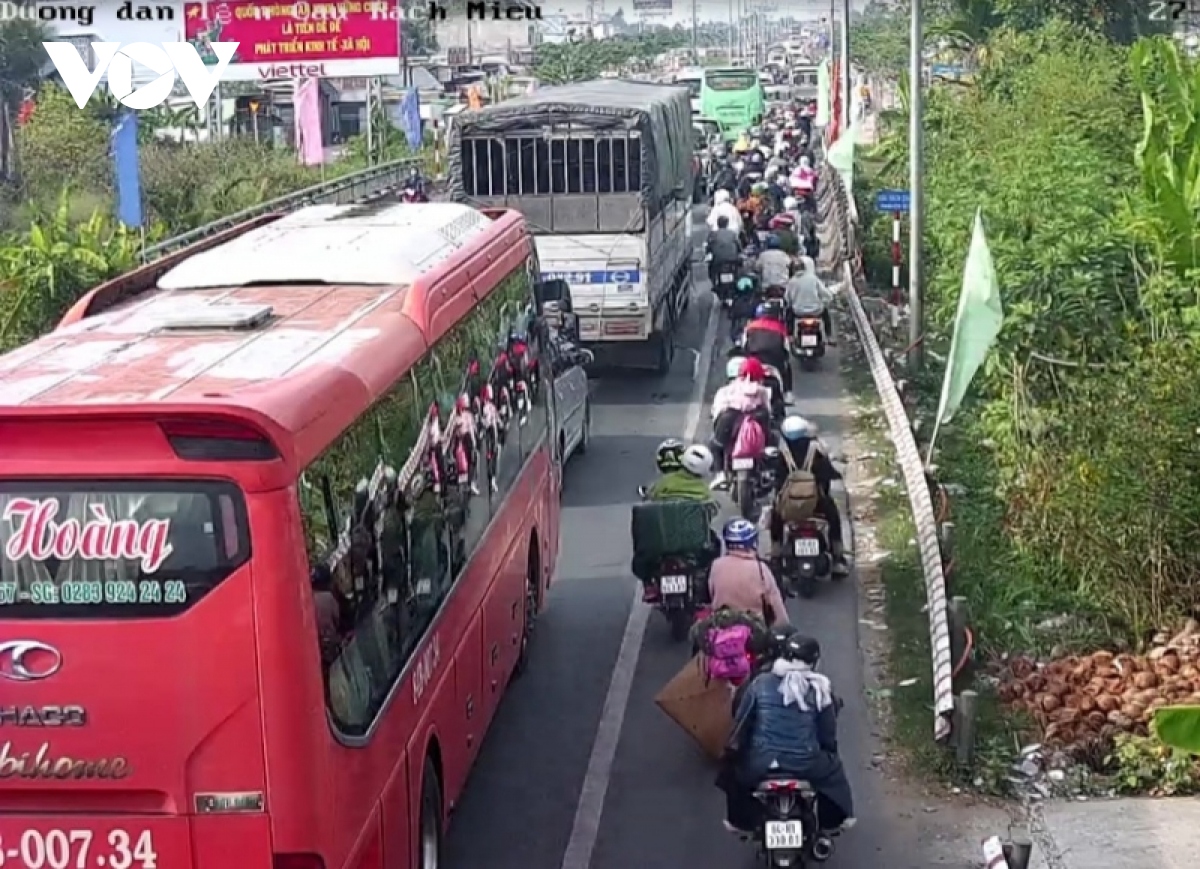 cua ngo mien tay un u giao thong nghiem trong sau tet hinh anh 2