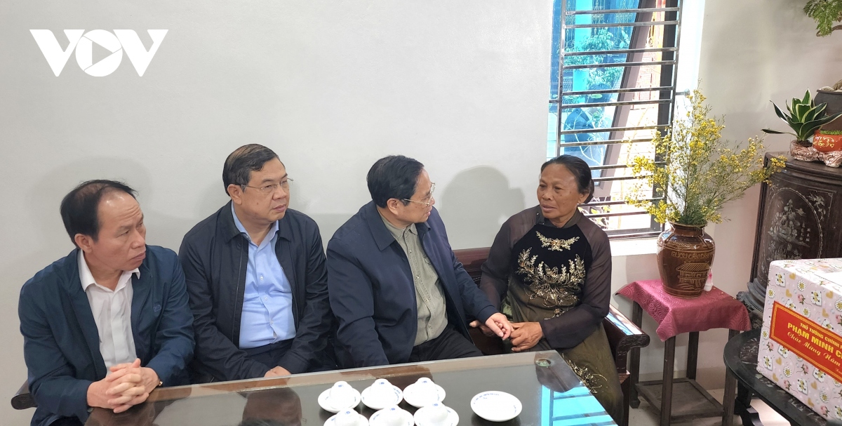 thu tuong trao qua tet cho cac doi tuong chinh sach, nguoi lao dong tinh nam Dinh hinh anh 5