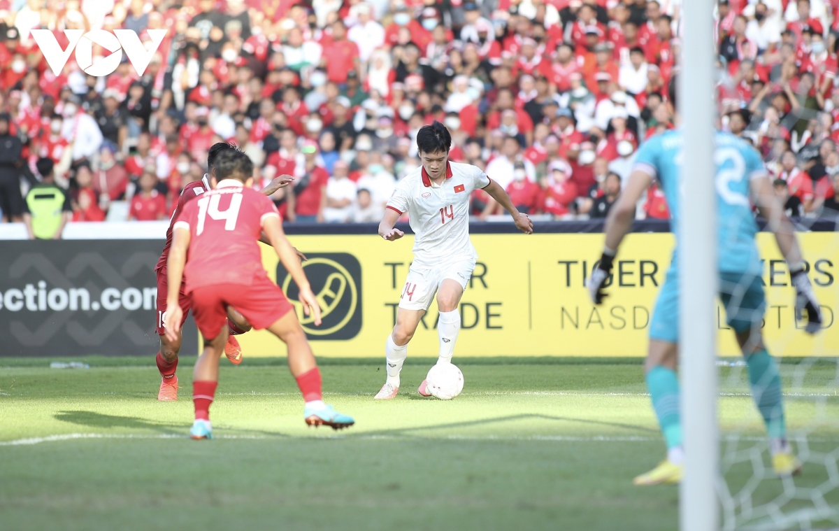 Dt viet nam hoa 0-0 voi indonesia o chao lua bung karno hinh anh 1